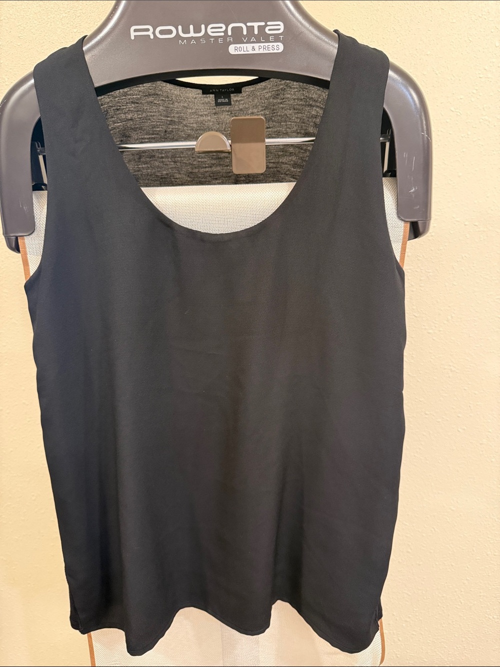 Ann Taylor Black Scoop Neck Sleeveless Tank
